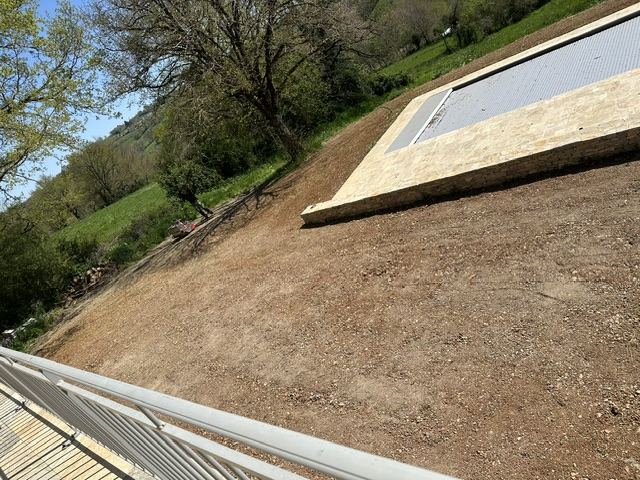 Terrassement en pente autour d'une piscine — BPA TP